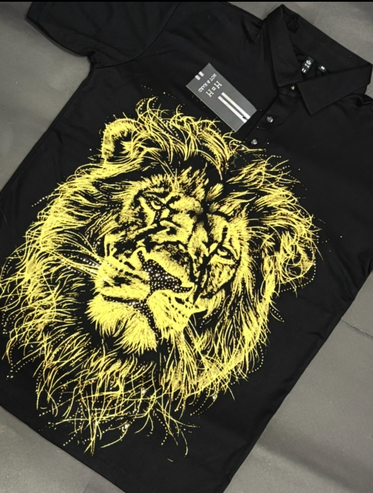 ROARING LION