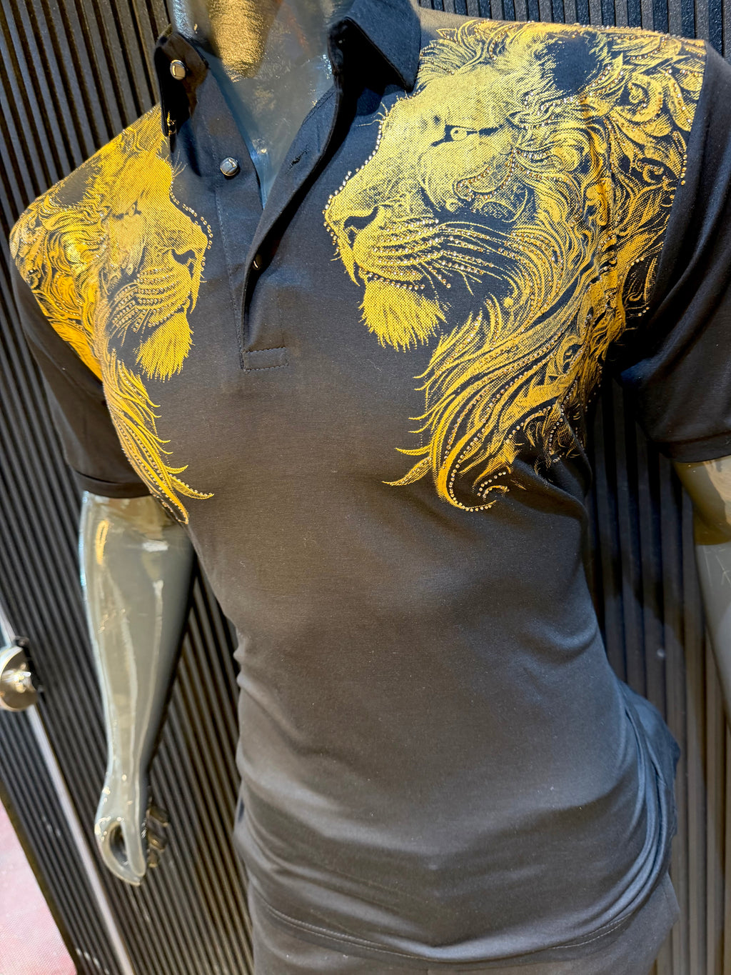 SHOULDER LION